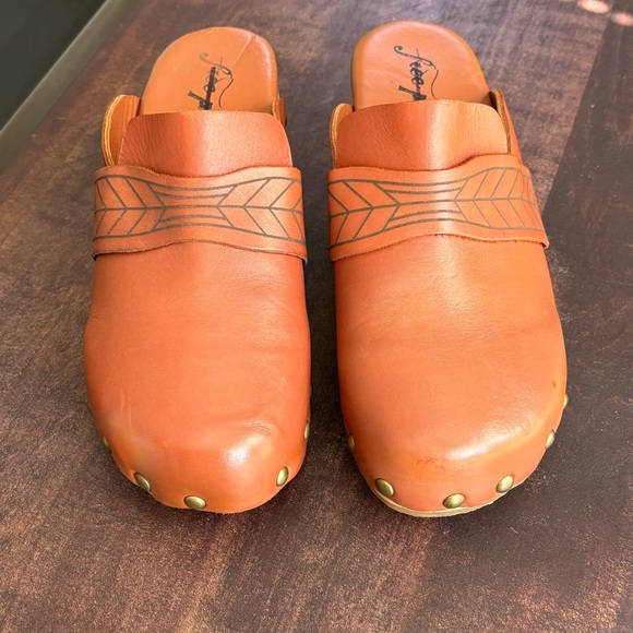 Free People Chloe Leather Clogs - Picture 11 of 13